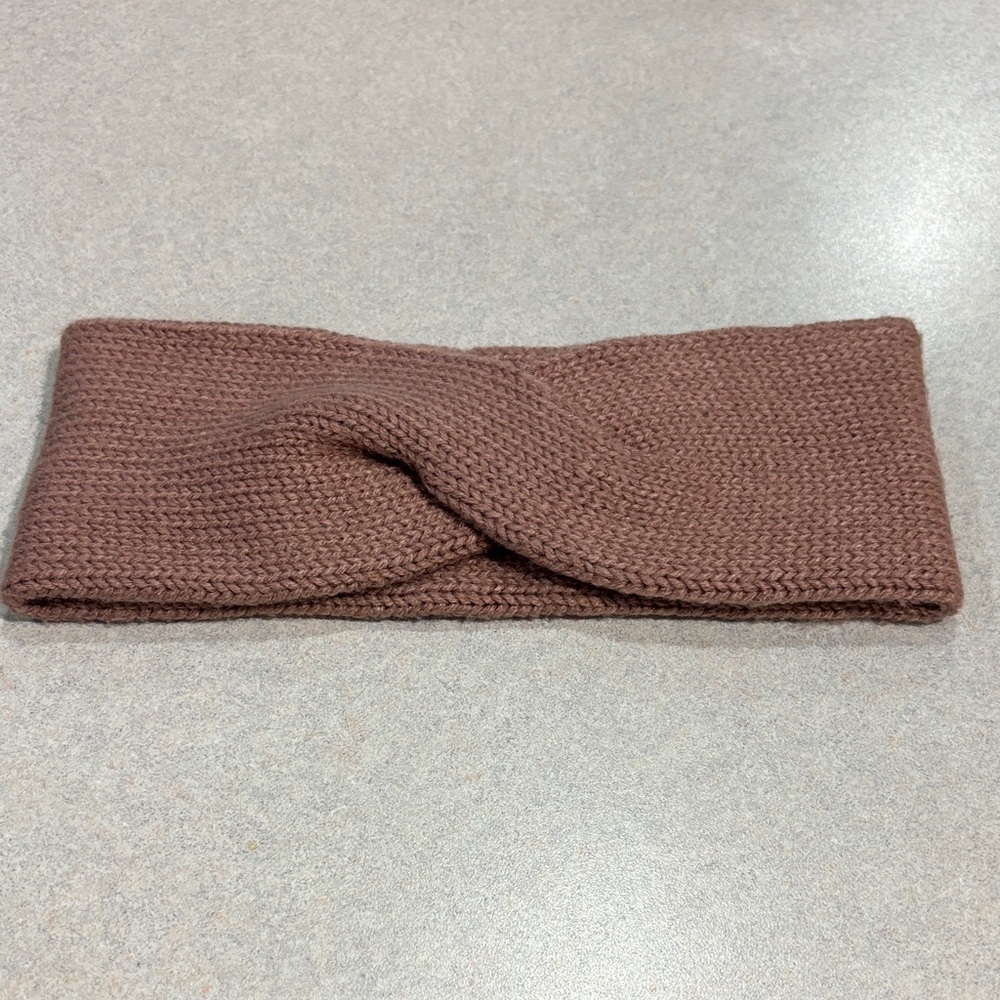 Aritzia “Arielle Main Character Mauve Earth” Knitted Winter Headband